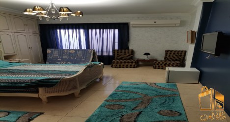 للاجانب شقة مفروشة بموقع مميز